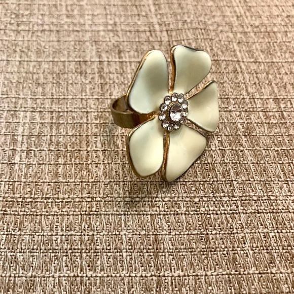 Flower Ring - Picture 5 of 7